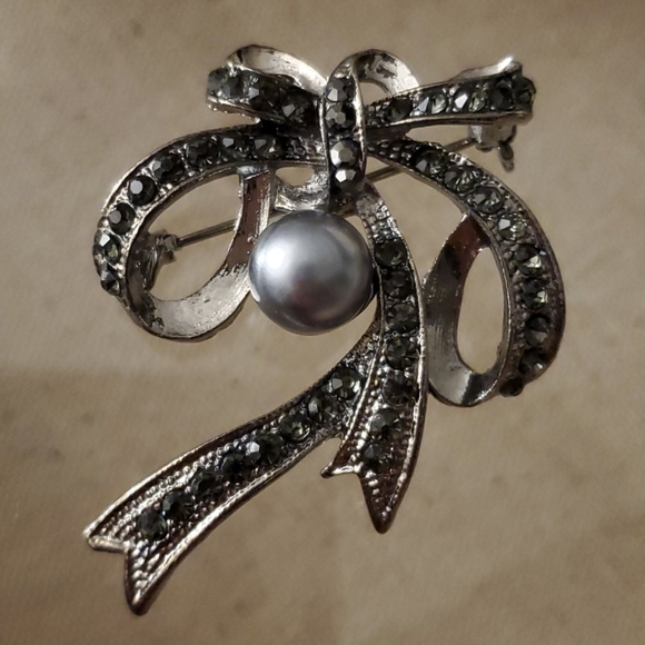 NEW Ribbon Pearl Brooch or Pendant for Necklace - Picture 6 of 6
